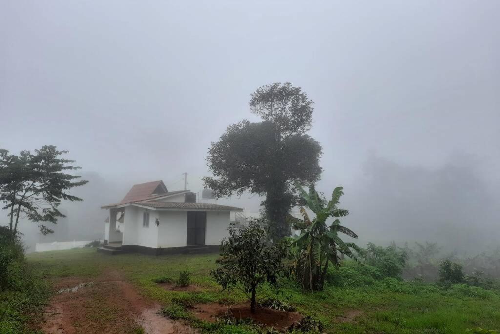 Farmstay In ചില്ലുകൂടാരം At Les Domki Et Al. วากามอน ภายนอก รูปภาพ
