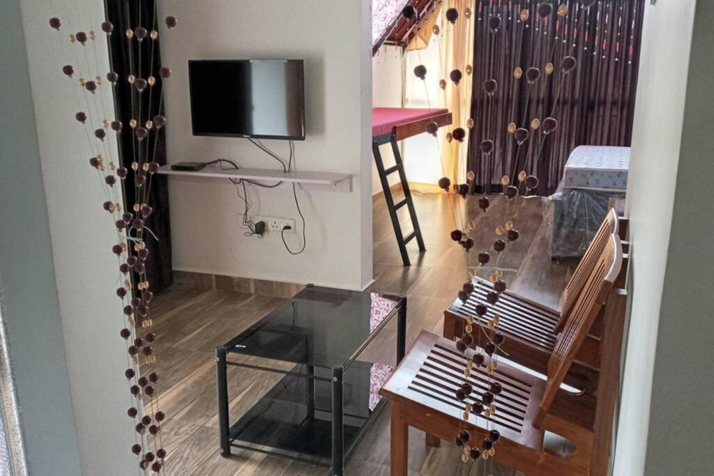 Farmstay In ചില്ലുകൂടാരം At Les Domki Et Al. วากามอน ภายนอก รูปภาพ
