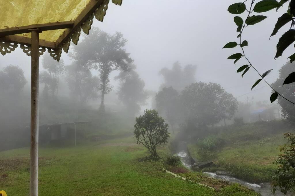 Farmstay In ചില്ലുകൂടാരം At Les Domki Et Al. วากามอน ภายนอก รูปภาพ