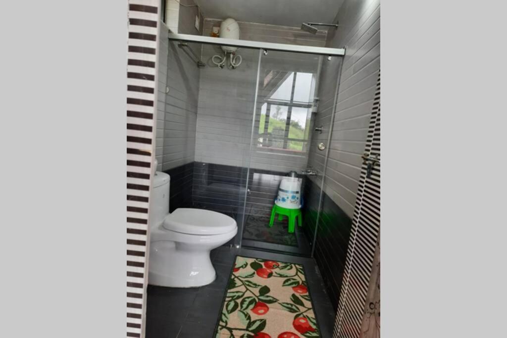 Farmstay In ചില്ലുകൂടാരം At Les Domki Et Al. วากามอน ภายนอก รูปภาพ