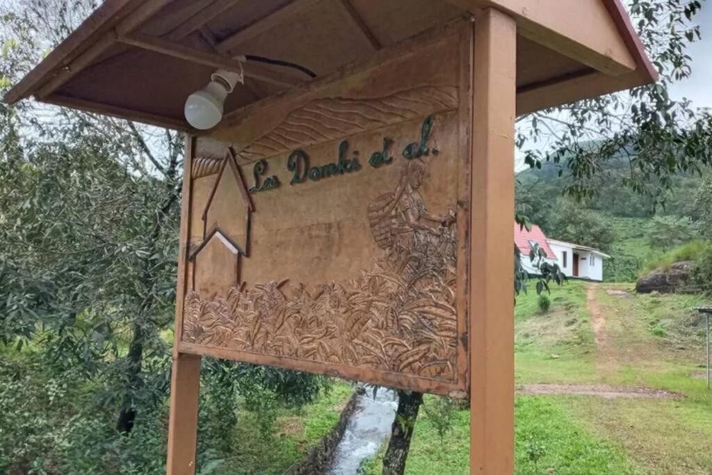 Farmstay In ചില്ലുകൂടാരം At Les Domki Et Al. วากามอน ภายนอก รูปภาพ