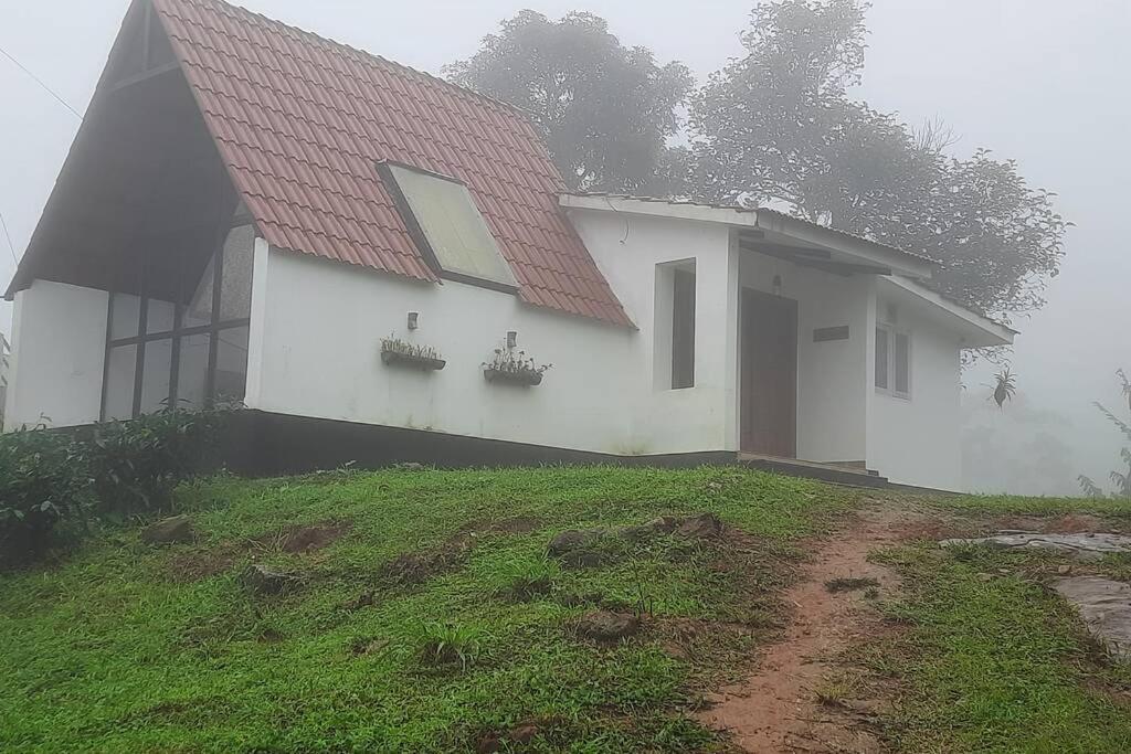 Farmstay In ചില്ലുകൂടാരം At Les Domki Et Al. วากามอน ภายนอก รูปภาพ